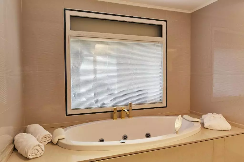 هتل دابل تری بای هیلتون